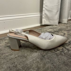 NWT Be Mine Bridal Rubina sling back heeled shoes in ivory satin